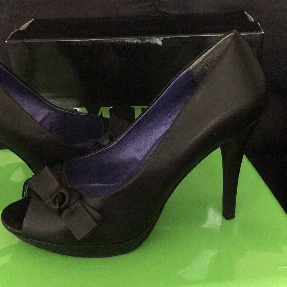 Shoes - Picture 2 of 3